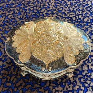 Absolutely stunning jewelry box , golden and black top, made in UAE. Must have!
